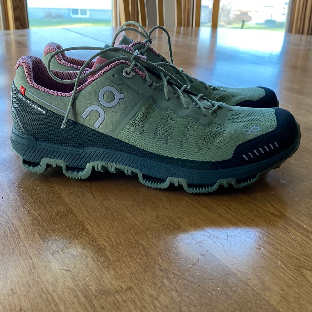 Oncloudventure hikers